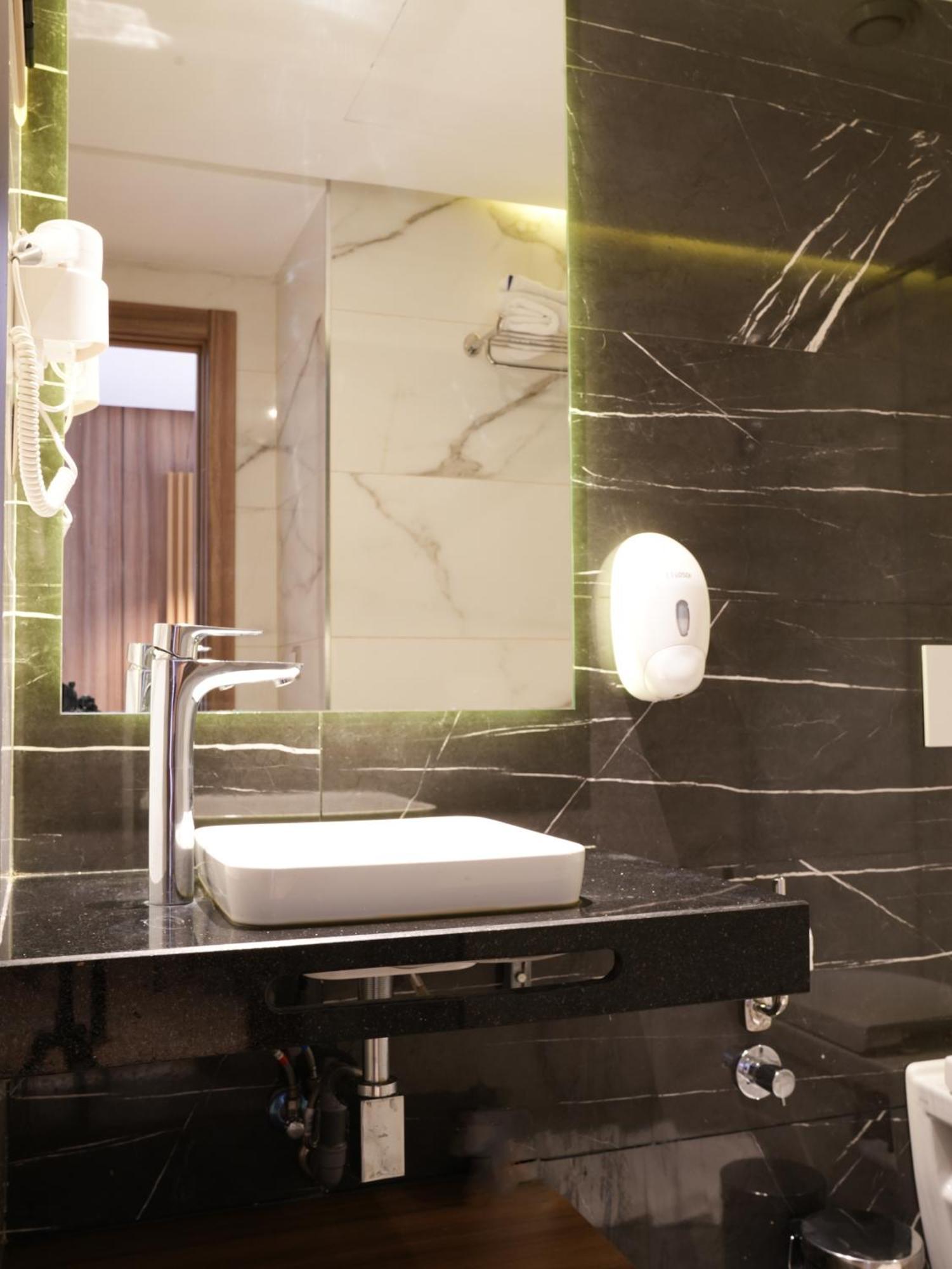 First Suites Hotel 拉巴特 外观 照片